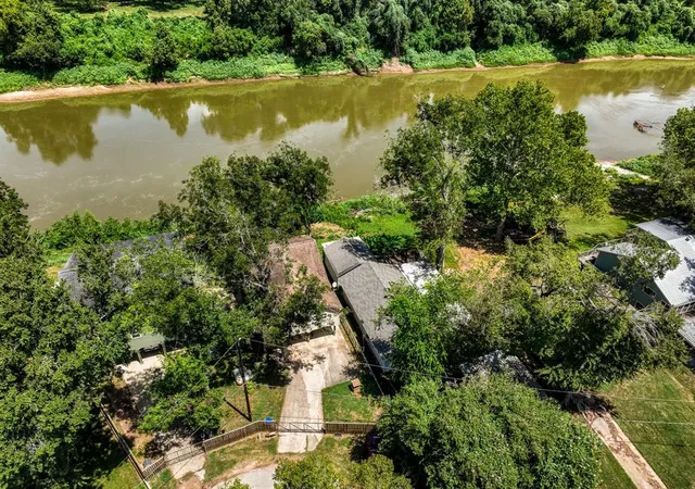 Photo 4 of Single family home for sale at 3769 Lazy River Dr, Sealy, TX 77474 | MLS# 46201372 | Listing updated on 2026-04-16
