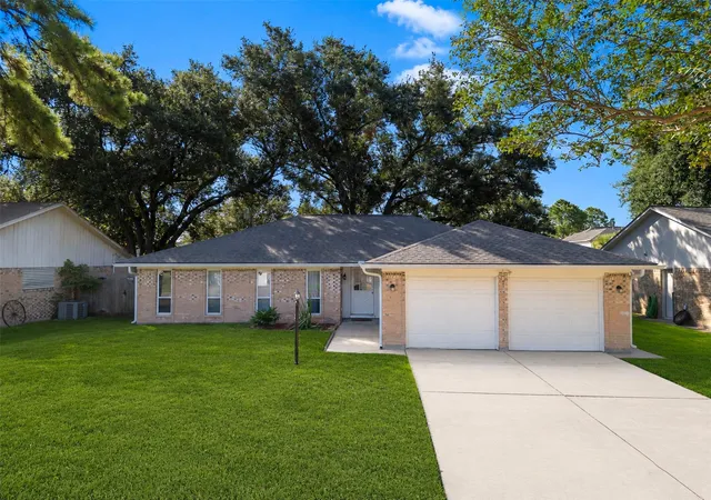 1st image of 913 W Galveston St, League City, TX 77573 | MLS# 29365931