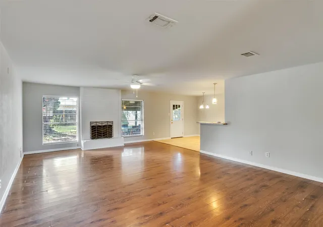 4th image of 913 W Galveston St, League City, TX 77573 | MLS# 29365931