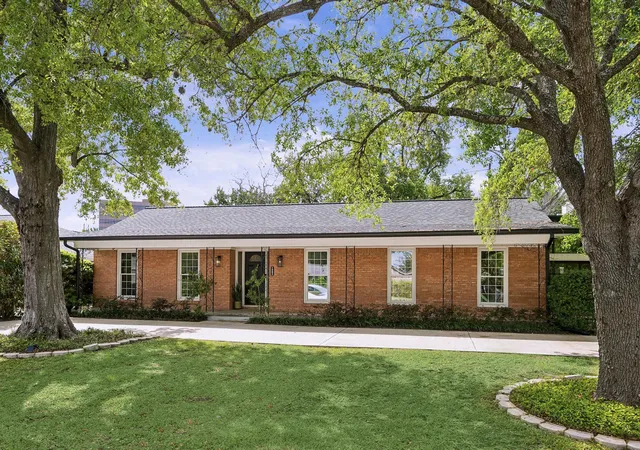 Homes for sale in Houston, TX | 1902 Chimney Rock, Houston, TX 77056 | MLS# 81668938