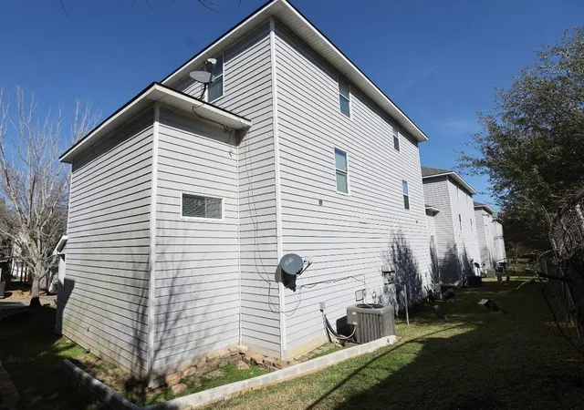 3rd image of 175 Binnacle Ct #B, Willis, TX 77318 | MLS# 97528319