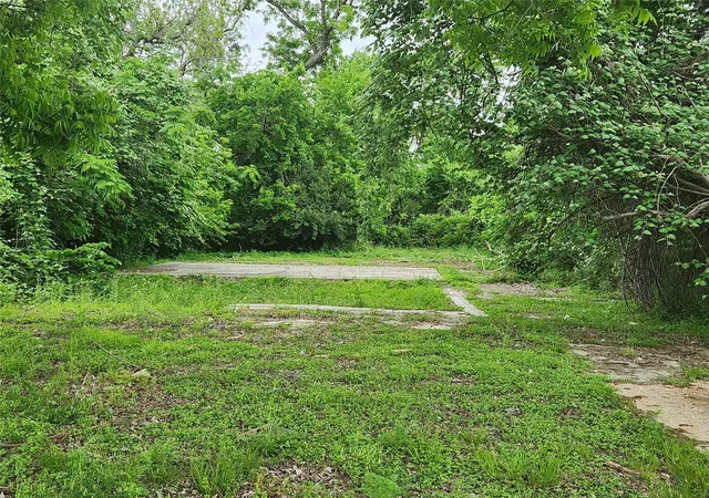 Photo 2 of Sale Pending at 4338 Bond St, Houston, TX 77026 | MLS# 97063819 | Listing updated on 2026-09-19