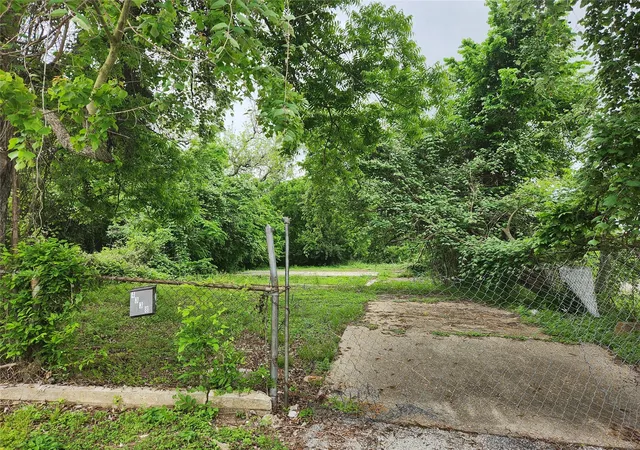 Photo 3 of Sale Pending at 4338 Bond St, Houston, TX 77026 | MLS# 97063819 | Listing updated on 2026-09-19