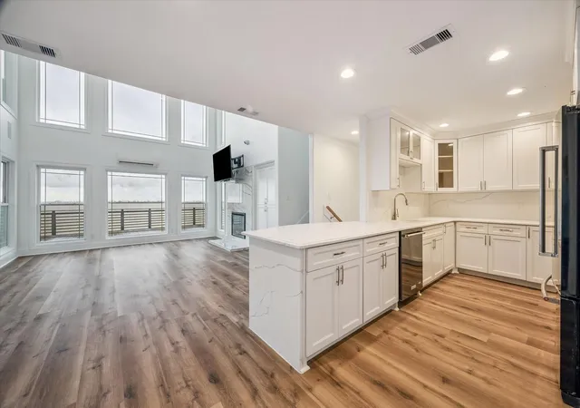 Photo 3 of Single family home for sale at 407 Isles End Rd, Galveston, TX 77554 | MLS# 55066563 | Listing updated on 2026-06-27