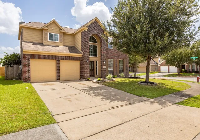 Photo 2 of Sale Pending at 6810 Oaken Gate Way, Humble, TX 77338 | MLS# 71107014 | Listing updated on 2026-09-18