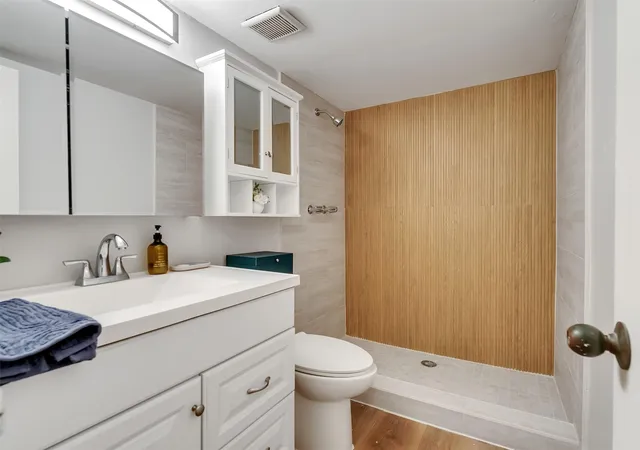Listing Photo 5 - Condo for sale in building located at 11945 Termini San Luis Pass Rd, Galveston, TX 77554 - Unit #604