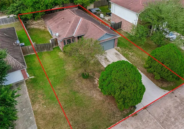 Photo 3 of Sale Pending at 718 Saint Edwards Green Dr, Houston, TX 77015 | MLS# 14168229 | Listing updated on 2026-09-06