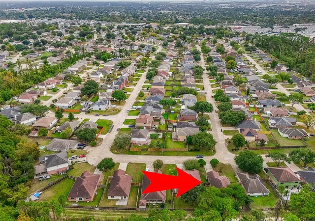 Photo 3 of Sale Pending at 718 Saint Edwards Green Dr, Houston, TX 77015 | MLS# 14168229 | Listing updated on 2026-09-06