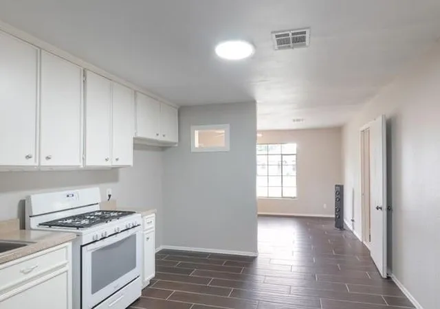 4th image of 3322 Mccrarey Dr, Houston, TX 77088 | MLS# 3215233