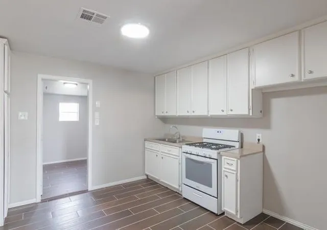 5th image of 3322 Mccrarey Dr, Houston, TX 77088 | MLS# 3215233