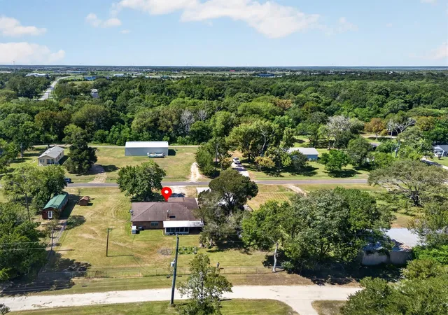 2nd image of 727 Cindy Ln, Cove, TX 77523 | MLS# 23120814