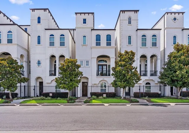 Photo 1 of Single family home for sale at 637 Middle St, Houston, TX 77003 | MLS# 32846115 | Listing updated on 2026-09-18