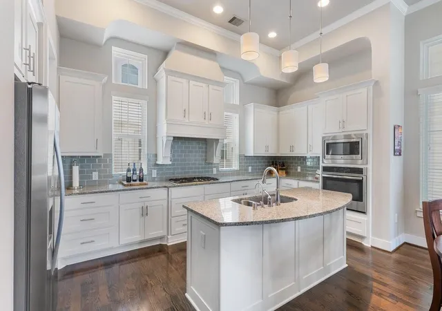 Photo 3 of Single family home for sale at 637 Middle St, Houston, TX 77003 | MLS# 32846115 | Listing updated on 2026-09-18