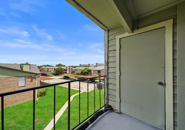 Homes for sale in Webster, TX | 18800 Egret Bay Boulevard, Webster, TX 77058 | Houzeo