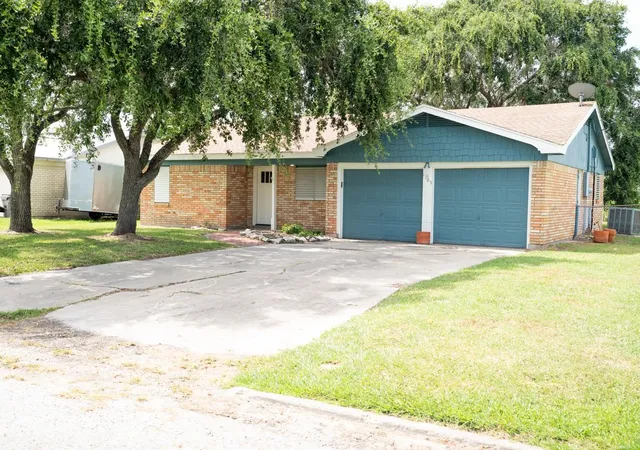 Photo 3 of Single family home for sale at 1105 W Saint Louis Ave, Seadrift, TX 77983 | MLS# 68708225 | Listing updated on 2026-08-29