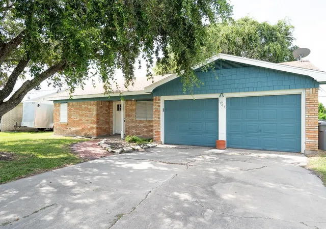Photo 3 of Single family home for sale at 1105 W Saint Louis Ave, Seadrift, TX 77983 | MLS# 68708225 | Listing updated on 2026-08-29
