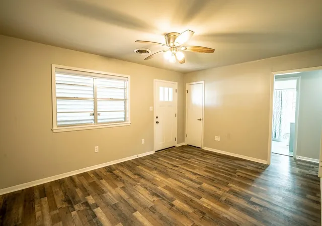 Photo 4 of Single family home for sale at 1105 W Saint Louis Ave, Seadrift, TX 77983 | MLS# 68708225 | Listing updated on 2026-08-29