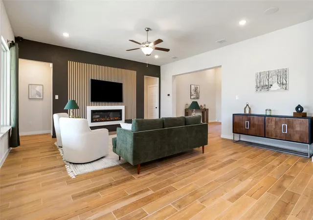 5th image of 180 Barton Pl Dr, Tarkington, TX 77327 | MLS# 85390214