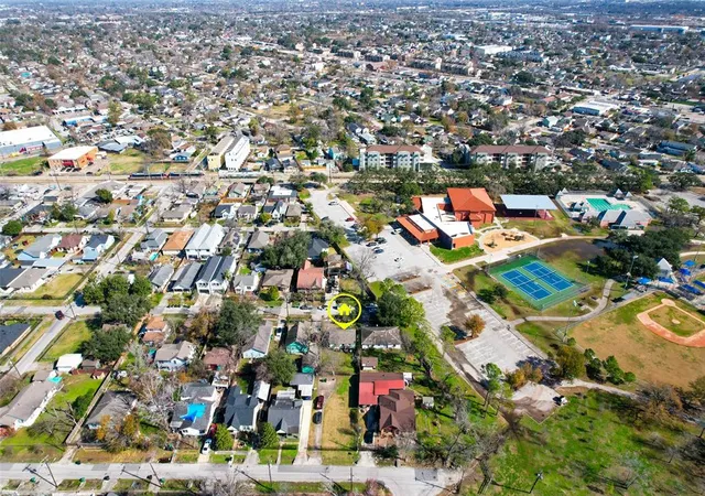 4th image of 3805 Weems St St, Houston, TX 77009 | MLS# 80052430