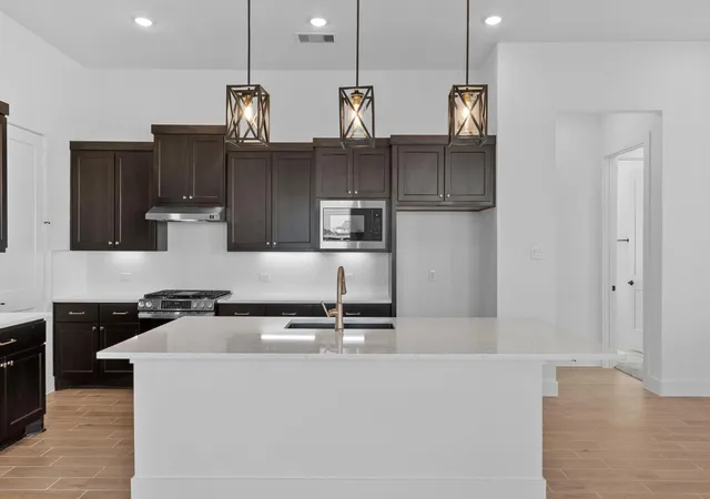 5th image of 12019 Canal View Blvd, Mont Belvieu, TX 77523 | MLS# 31120440