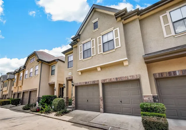 Photo 3 of Townhouse for sale at 3010 Royal Oaks Crst, Houston, TX 77082 | MLS# 37349691 | Listing updated on 2026-09-02