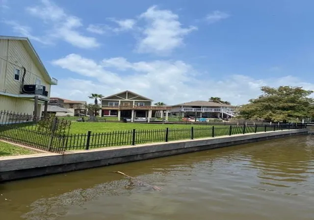 1st image of 1 N Pelican St, La Marque, TX 77568 | MLS# 61803037