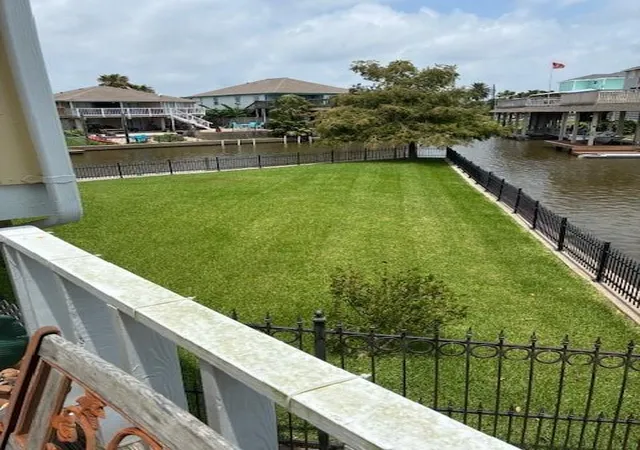Photo 4 of Single family home for sale at 1 N Pelican St, La Marque, TX 77568 | MLS# 61803037 | Listing updated on 2026-10-08
