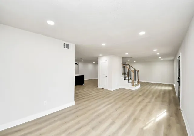 Photo 3 of Sale Pending at 10806 Olympia Dr, Houston, TX 77042 | MLS# 38882618 | Listing updated on 2026-09-20