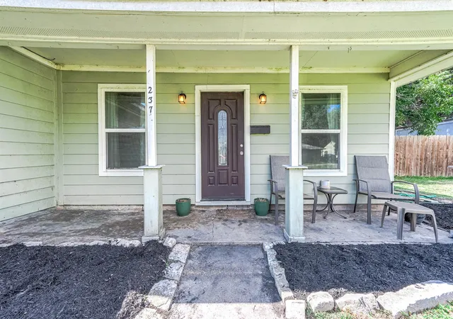 Photo 3 of Single family home for sale at 237 Mclemore Dr, Alvin, TX 77511 | MLS# 55903607 | Listing updated on 2026-04-01