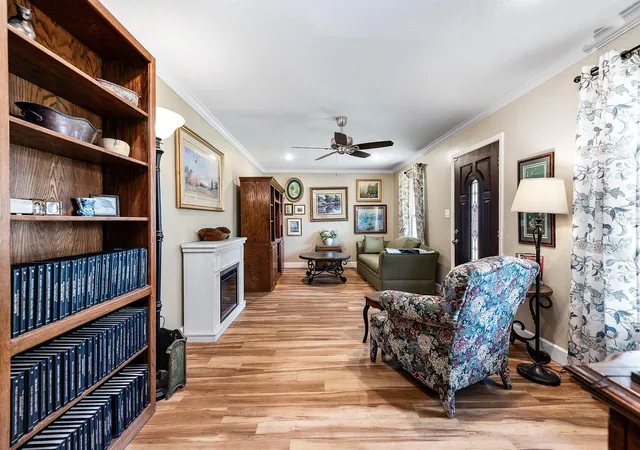 Photo 4 of Single family home for sale at 237 Mclemore Dr, Alvin, TX 77511 | MLS# 55903607 | Listing updated on 2026-04-01