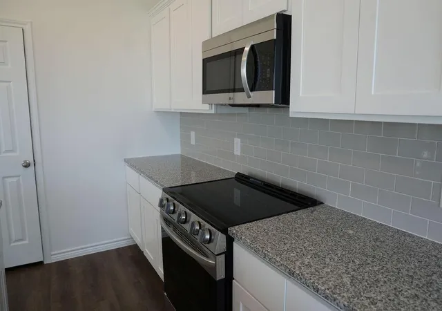 Photo 3 of Sale Pending at 809 Stoney Point Ln, Dayton, TX 77535 | MLS# 72899192 | Listing updated on 2026-08-07