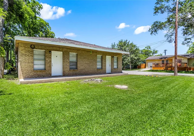 4th image of 1001 W Lobitt St, Alvin, TX 77511 | MLS# 39540693