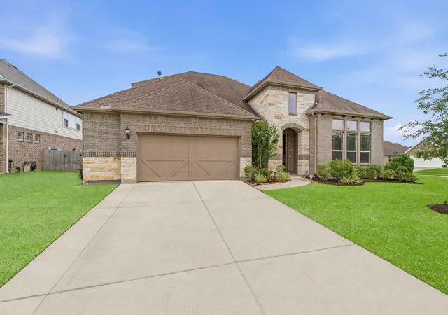 1st image of 3211 Parker Dr, Pearland, TX 77584 | MLS# 24011836