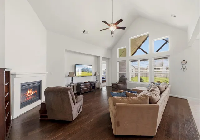 5th image of 3211 Parker Dr, Pearland, TX 77584 | MLS# 24011836