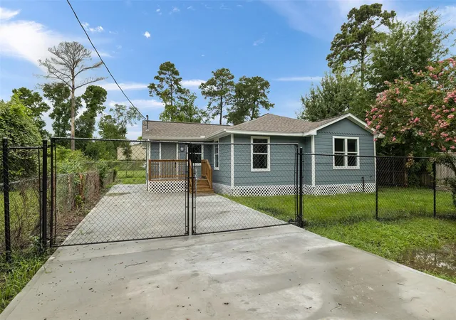 Photo 3 of Single family home for sale at 6525 Sealey St, Houston, TX 77091 | MLS# 76022466 | Listing updated on 2026-09-26