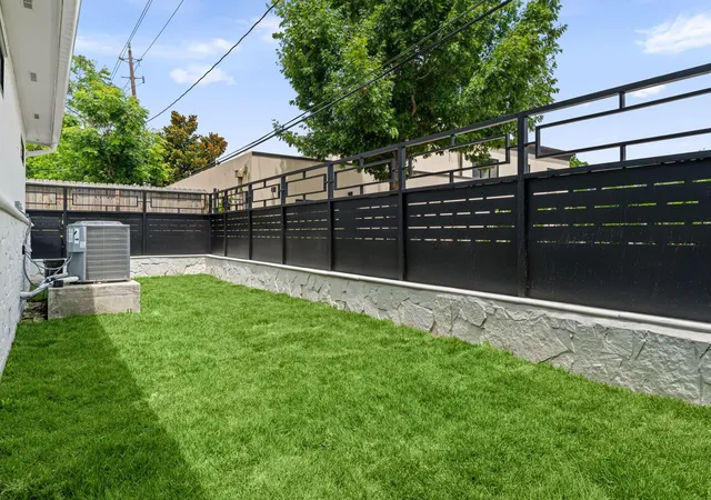42nd image of 4814 Locust St, Bellaire, TX 77401 | MLS# 85048911