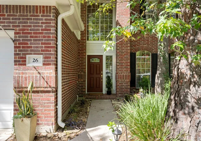Photo 2 of Sale Pending at 26 Almond Branch Pl, The Woodlands, TX 77382 | MLS# 19783932 | Listing updated on 2026-09-11