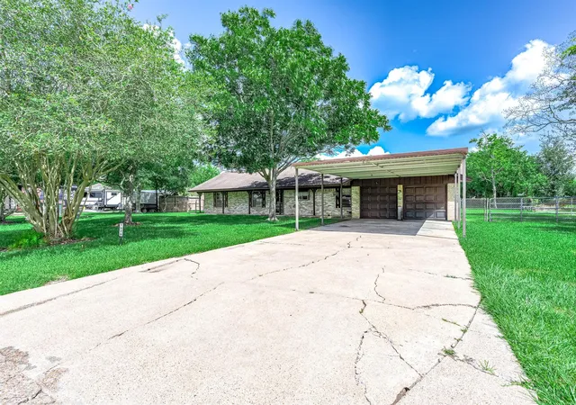 Homes for sale in Alvin, TX | 1626 County Road 965, Alvin, TX 77511 | MLS# 58064963