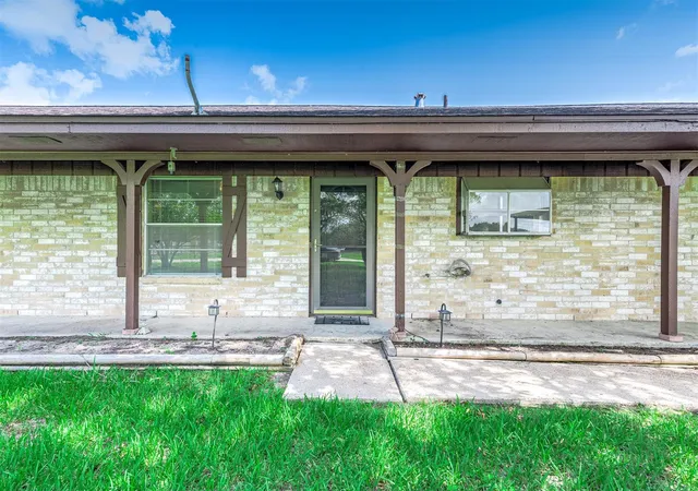 Homes for sale in Alvin, TX | 1626 County Road 965, Alvin, TX 77511 | MLS# 58064963