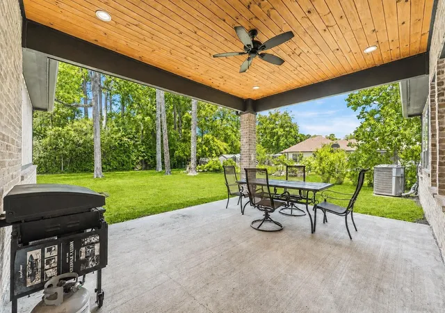 3rd image of 935 Four Fountains St, New Caney, TX 77357 | MLS# 76959156