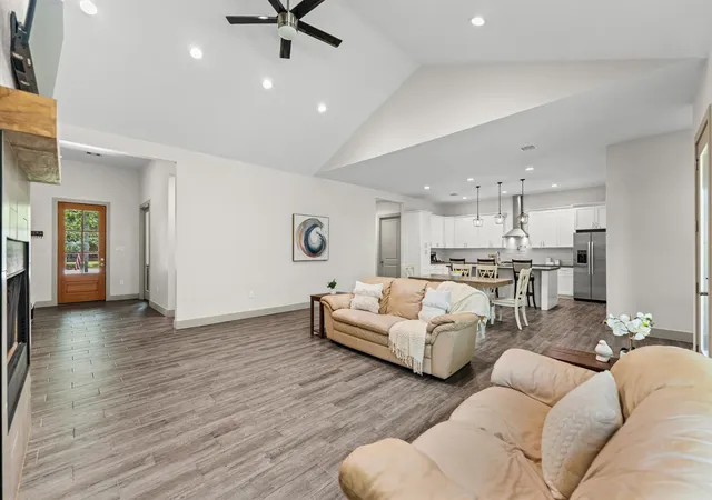 4th image of 935 Four Fountains St, New Caney, TX 77357 | MLS# 76959156
