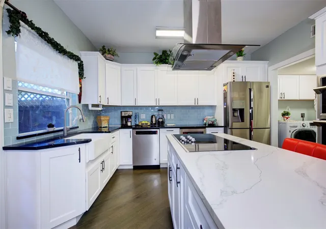 Photo 3 of Townhouse for sale at 840 Threadneedle St E #208, Houston, TX 77079 | MLS# 62464911 | Listing updated on 2026-08-28