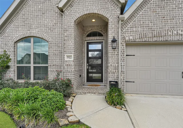 Photo 2 of Single family home for sale at 19322 Belmont Stakes Way, Tomball, TX 77377 | MLS# 25830614 | Listing updated on 2026-08-31