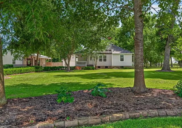 Photo 2 of Sale Pending at 238 Horse Shoe Trl, Angleton, TX 77515 | MLS# 64508762 | Listing updated on 2026-09-01