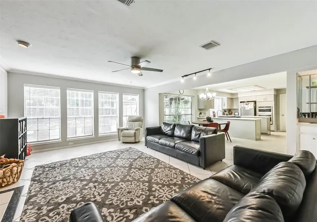 Photo 4 of Single family home for sale at 3319 Woodland View Dr, Kingwood, TX 77345 | MLS# 13836035 | Listing updated on 2026-09-09