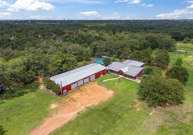 Homes for sale in Hearne, TX | 3917 Winding Rd, Hearne, TX 77859 | MLS# 97479322