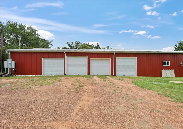 Homes for sale in Hearne, TX | 3917 Winding Rd, Hearne, TX 77859 | MLS# 97479322