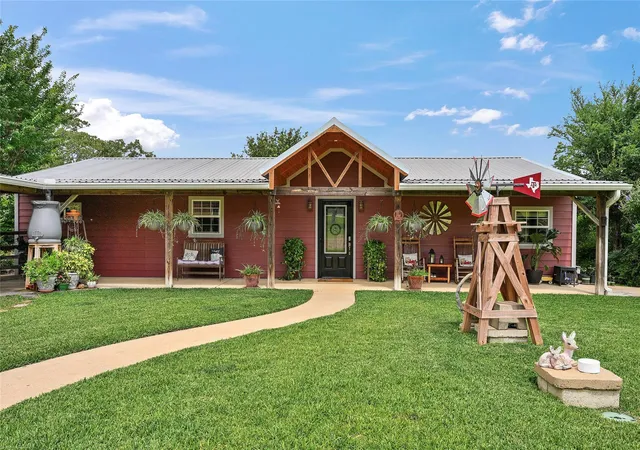 Homes for sale in Hearne, TX | 3917 Winding Rd, Hearne, TX 77859 | MLS# 97479322