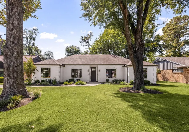 Photo 2 of Sale Pending at 1823 Nocturne Ln, Houston, TX 77043 | MLS# 32341181 | Listing updated on 2026-09-14