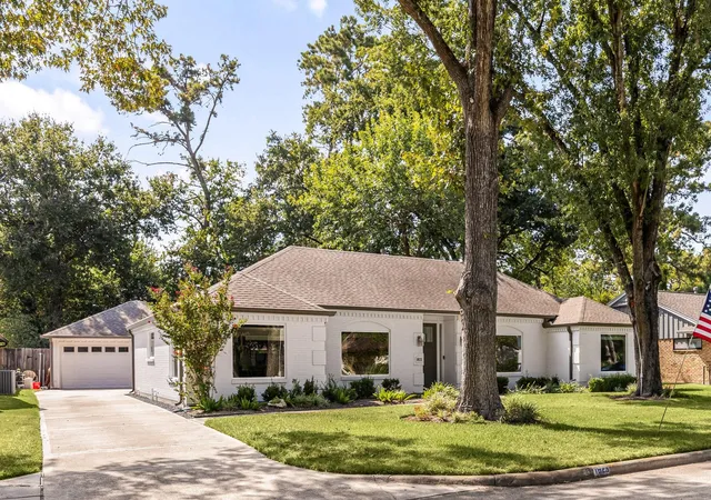 Photo 3 of Sale Pending at 1823 Nocturne Ln, Houston, TX 77043 | MLS# 32341181 | Listing updated on 2026-09-14